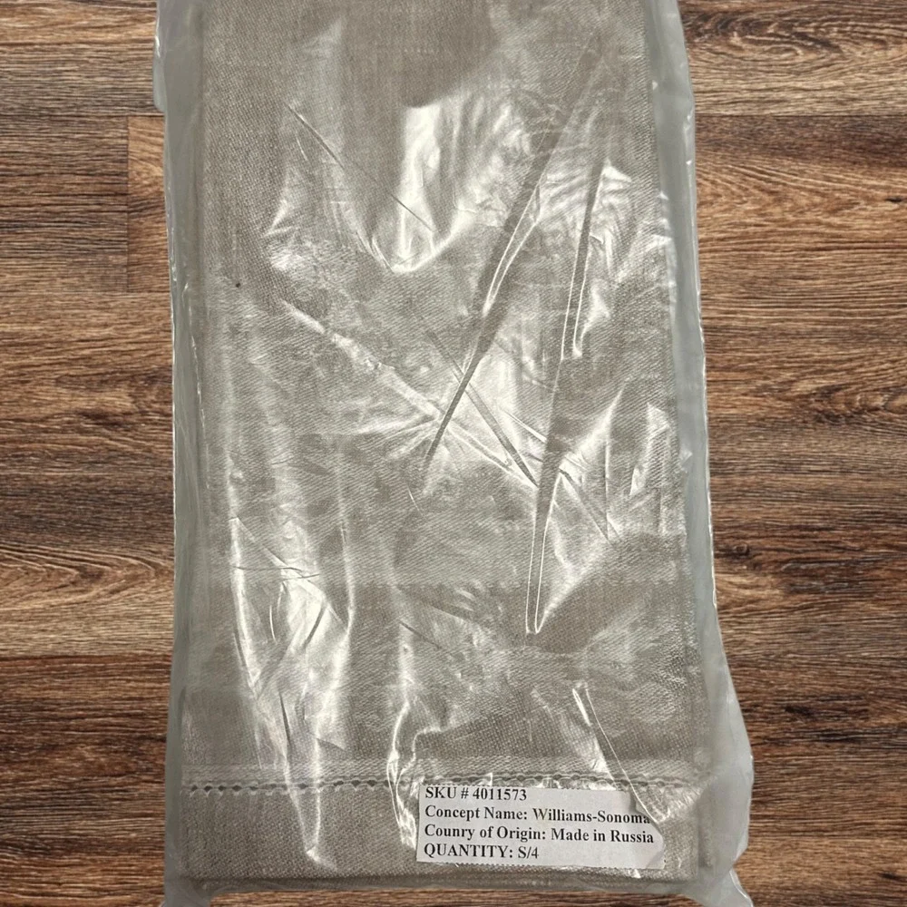 Williams-Sonoma Oatmeal 4 Piece Linen Damask- Patterned Napkins — NEW